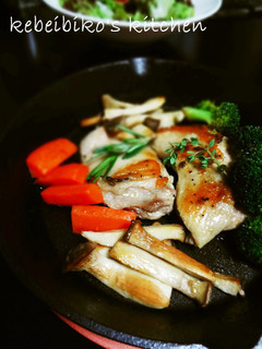 A picture of Confit-Style Grilled Chicken Cooking with a Rice Cooker on Low Heat.
