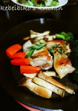 A picture of Confit-Style Grilled Chicken Cooking with a Rice Cooker on Low Heat.
