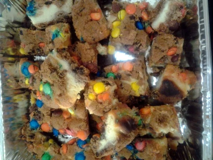 Easy Steps Make|Recipe} Chocolate chip cheesecake squares the Delicious, Delicious