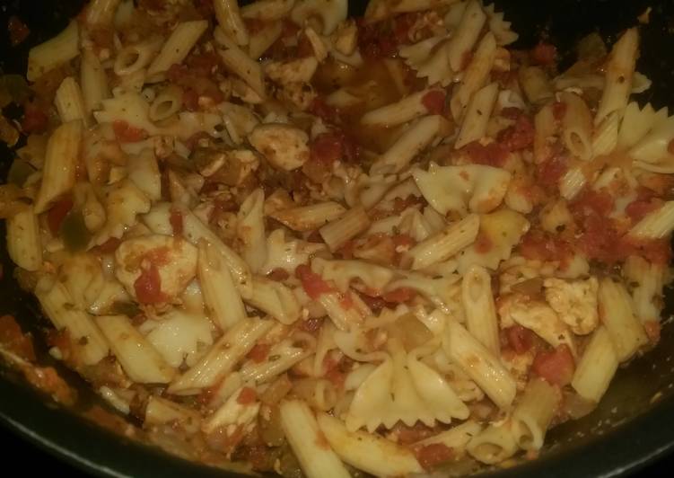 Recipe of Any-night-of-the-week chicken Pasta (Bangin chicken Pasta)