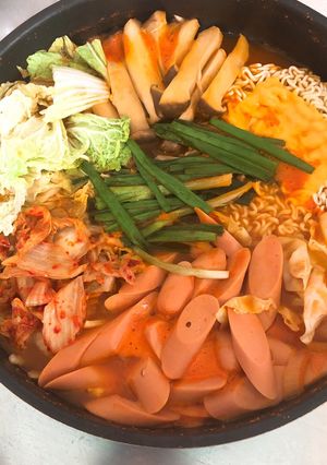 Hình của món Lẩu mì hàn quốc.