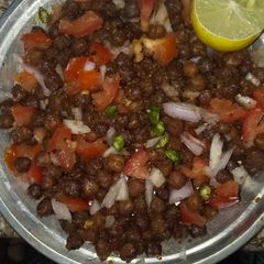 A picture of Chana chat high  protein dish.