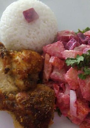 Una foto de Ensalada Rusa Peruana con Pollo Frito a lo Carmelita