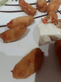 Una foto de Croquetas de atún, queso y pimiento morrón sin bechamel