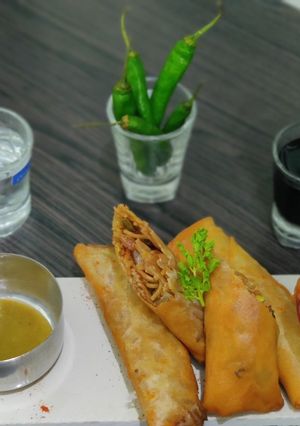 A picture of Veg noodles spring rolls.
