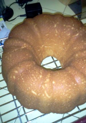 A picture of 7-Up Pound Cake.