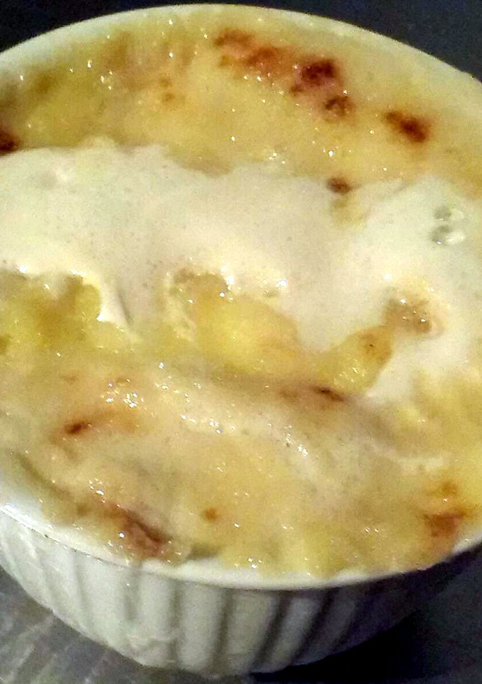 A picture of Chopper's Bourbon Poached Peach and Mascarpone Ice Cream Brulee.