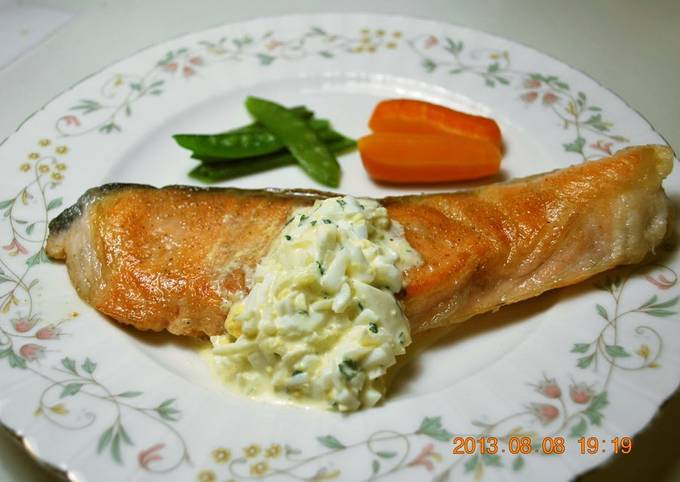 Easy Salmon Meunière with Tartare Sauce