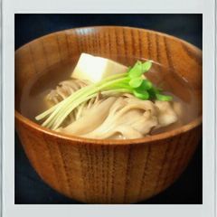 A picture of Low-Sugar: Easy Clear Broth with Tofu and Maitake Mushrooms.