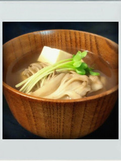 A picture of Low-Sugar: Easy Clear Broth with Tofu and Maitake Mushrooms.
