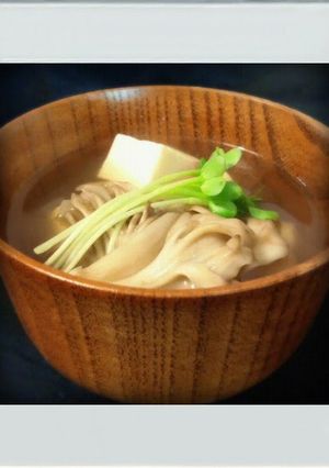 A picture of Low-Sugar: Easy Clear Broth with Tofu and Maitake Mushrooms.