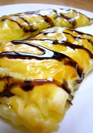 A picture of Chocolate Sandwich Pies With Frozen Puff Pastry.