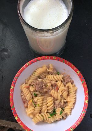 Hình của món Nui xào thịt bò sốt cà chua.