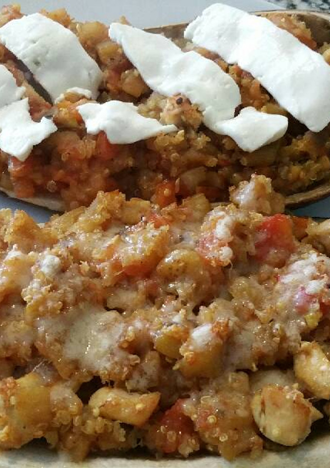 Una foto de Berenjenas rellenas con pollo y quinoa