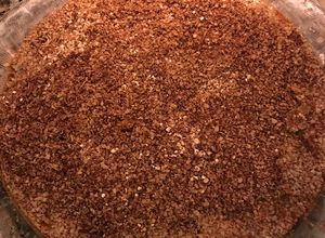 Una foto de Torta invertida de manzanas y peras; avena con aroma a canela