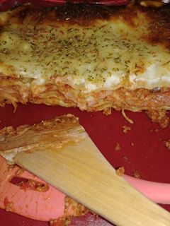 Una foto de Lasaña casera de carne picada con jamón York y Queso
