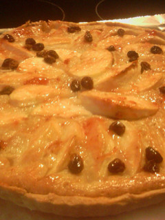 A picture of sunshine's cream apple tart.