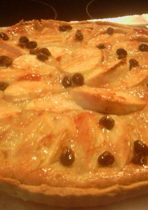 A picture of sunshine's cream apple tart.