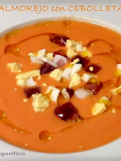 Una foto de Salmorejo con Cebolleta