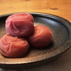 A picture of Pickling Method Using Red Shiso Leaves.