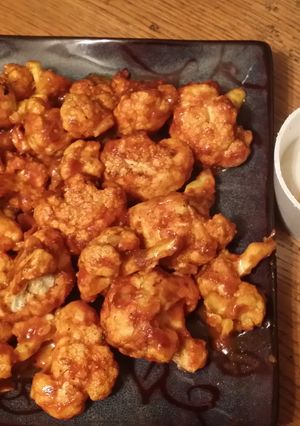 A picture of Cauliflower buffalo wings.