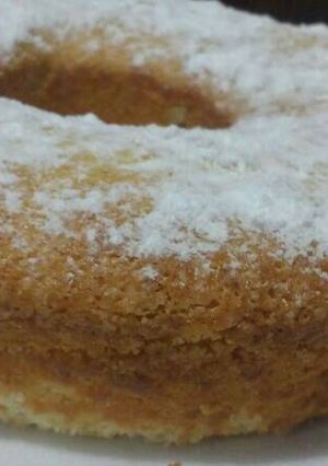 Una foto de Bizcochuelo de Limón 🍰🍋