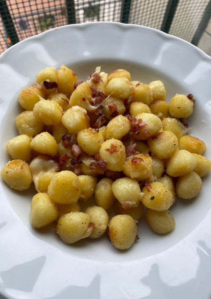 Una foto de Ñoquis a la sartén 🥓🧈