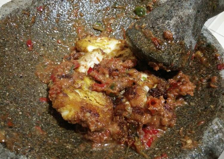 3. Ayam penyet sederhana