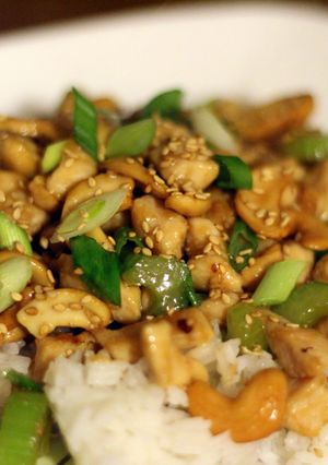 A picture of Spicy Cashew Chicken.