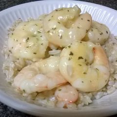 A picture of Creamy garlic prawns.