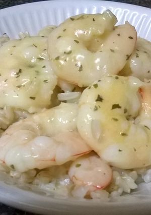 A picture of Creamy garlic prawns.