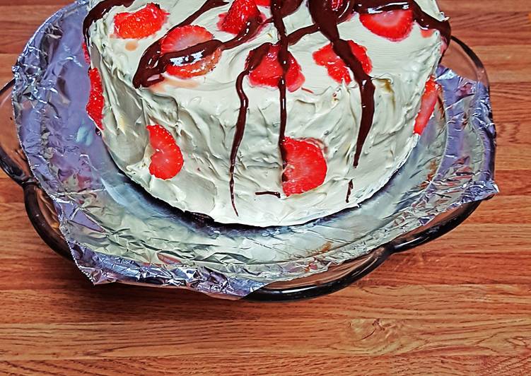 Easiest Way to Make Super Quick Homemade Chocolate Cake with Strawberries