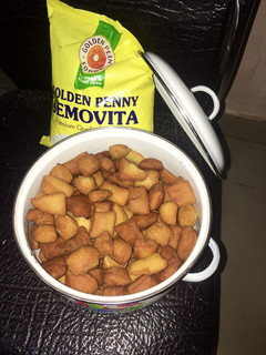 A picture of Semovita chin-chin🍽.