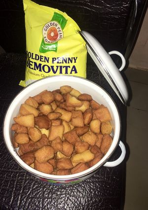 A picture of Semovita chin-chin🍽.