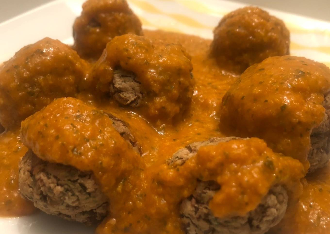 Albóndigas de lentejas con salsa de tomate