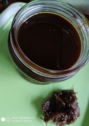 A picture of Imli meethi chutney.