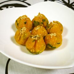 Kabocha Squash with Sesame Seeds in a Microwave A picture of Kabocha Squash with Sesame Seeds in a Microwave.