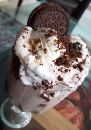 A picture of Oreo milk shake.