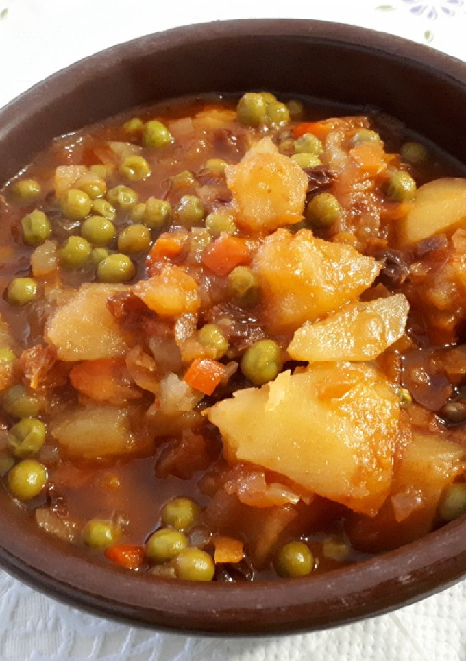 Una foto de Guiso de patatas vegano