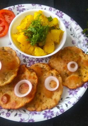 पुदिना पुरी आणि बटाट्याची भाजी (pudina puri ani batatyachi bhaji recipe in marathi) रेसिपी चे मुख्य फोटो 