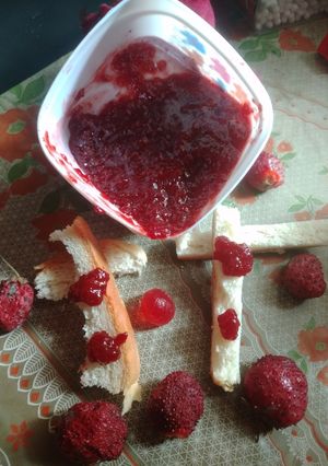 स्ट्रॉबेरी जैम (Strawberry jam recipe in Hindi) रेसिपी मुख्य फोटो