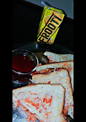 टोमेटो चीज़ सैंडविच (Tomato Cheese Sandwich recipe in Hindi) रेसिपी मुख्य फोटो