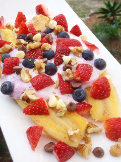 A picture of Fried banana with mixed fruit.