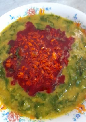 A picture of Lehsuni dal palak.
