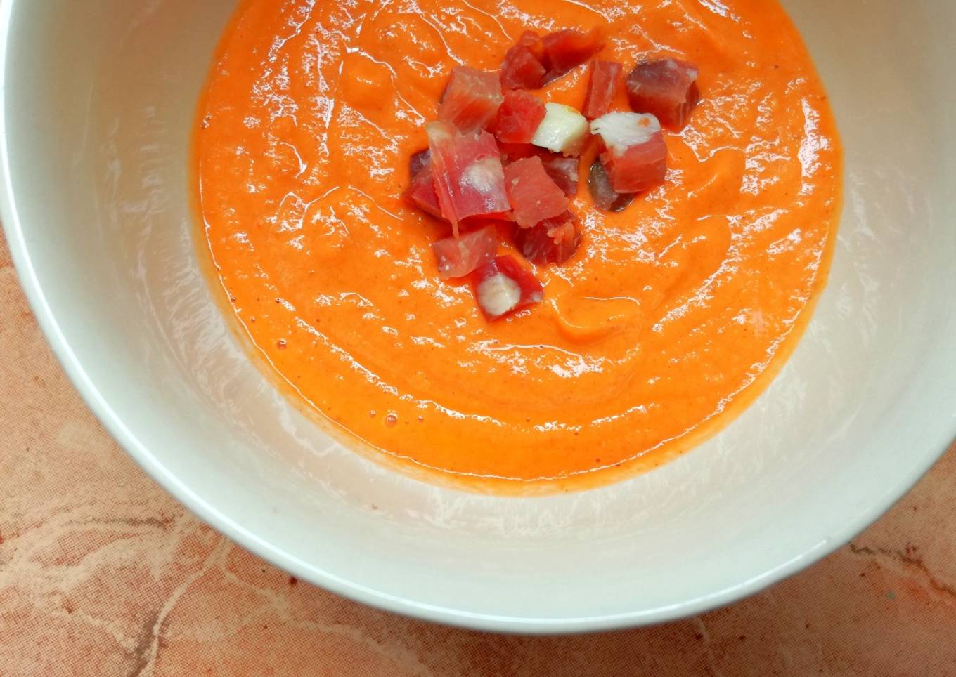 Salmorejo con pan integral