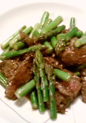 A picture of Chinese Style Stir-Fried Beef and Asparagus.