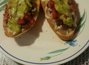 Una foto de Molletes de chilorio de pavo en horno tostador