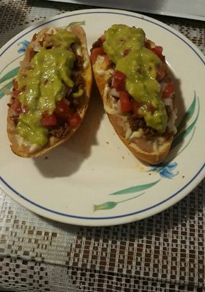 Una foto de Molletes de chilorio de pavo en horno tostador