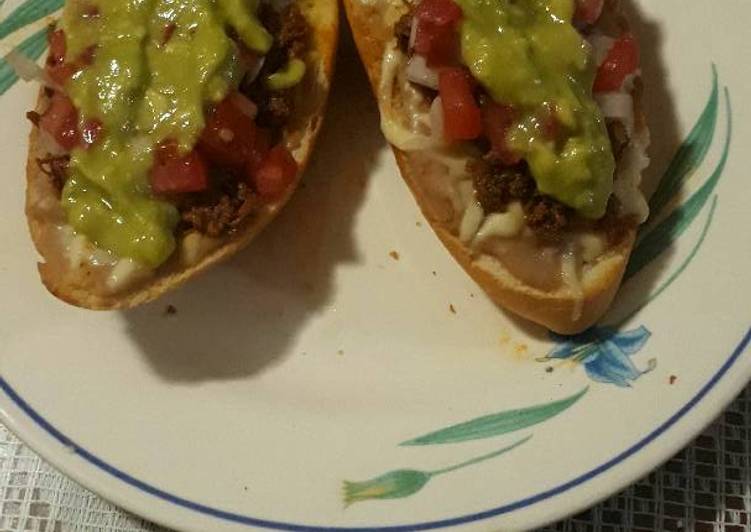 Molletes de chilorio de pavo en horno tostador