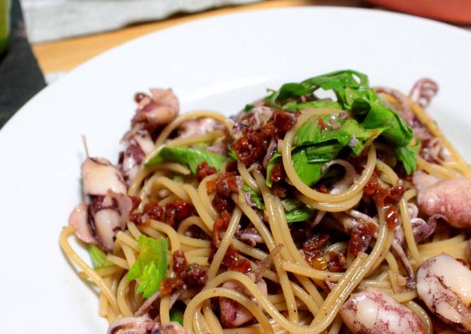 Recipe of Quick Homemade Dried Tomatoes and Firefly Squid Pasta